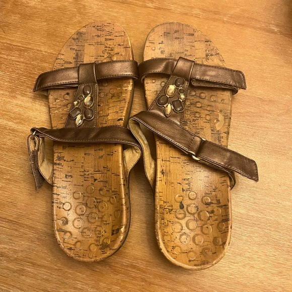 Vionic Copper Colored Sandals, Women’s Size 9 - Picture 2 of 5